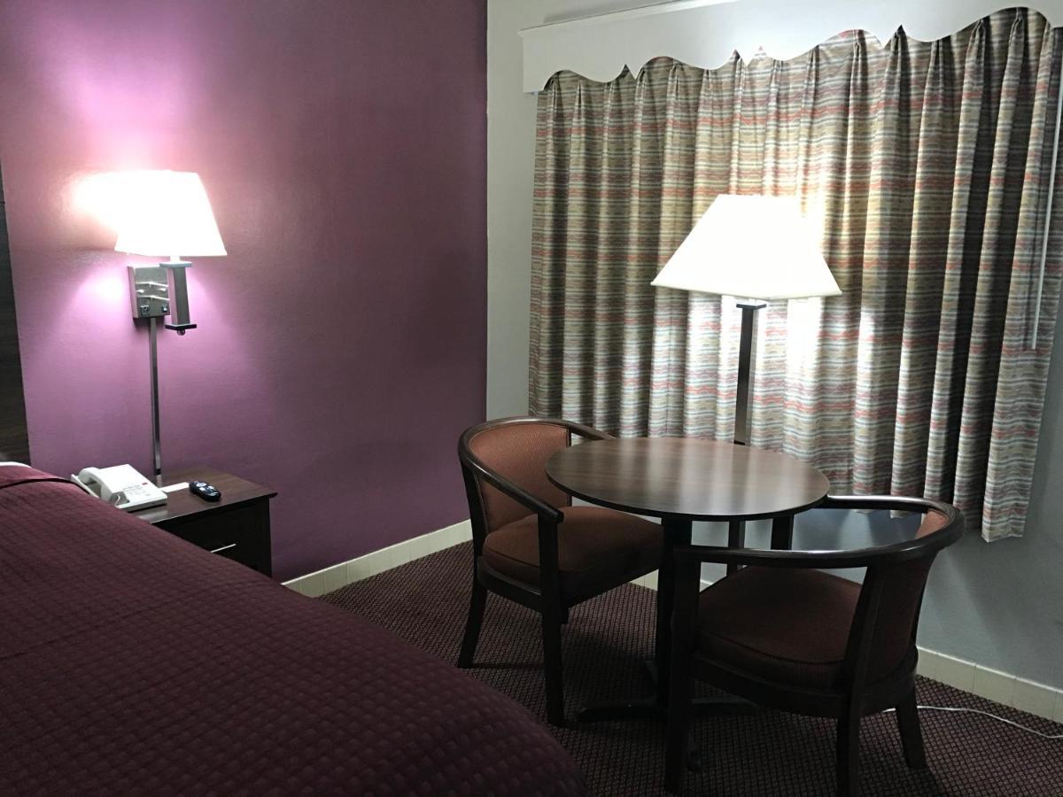 Silver Princess Motel Окала Екстериор снимка