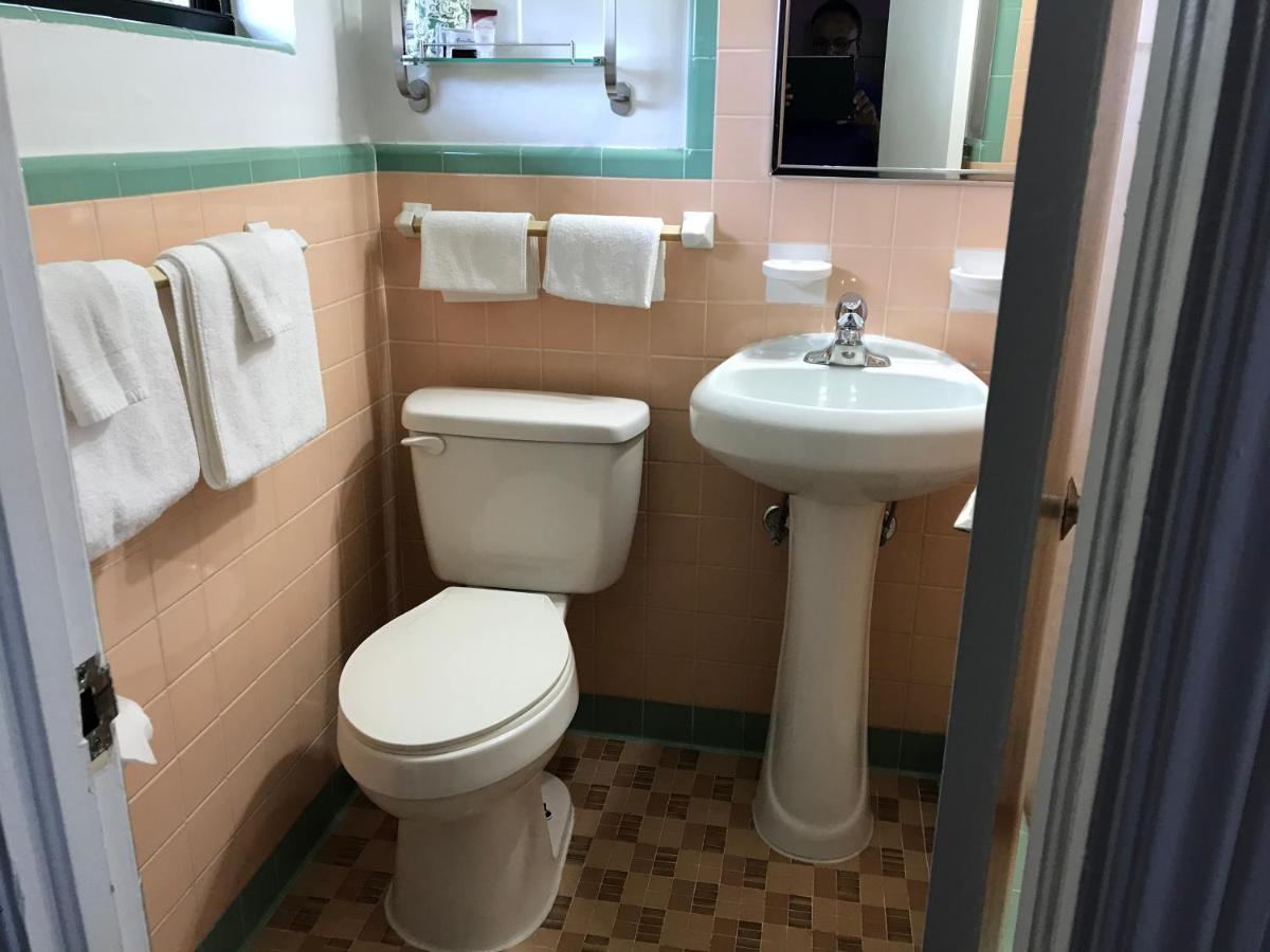 Silver Princess Motel Окала Екстериор снимка