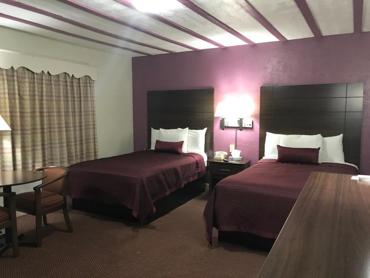 Silver Princess Motel Окала Екстериор снимка