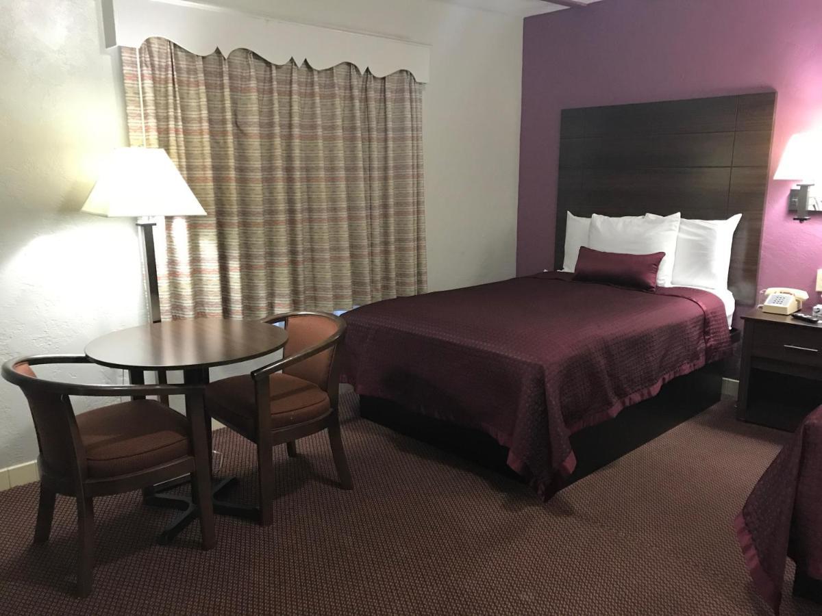 Silver Princess Motel Окала Екстериор снимка