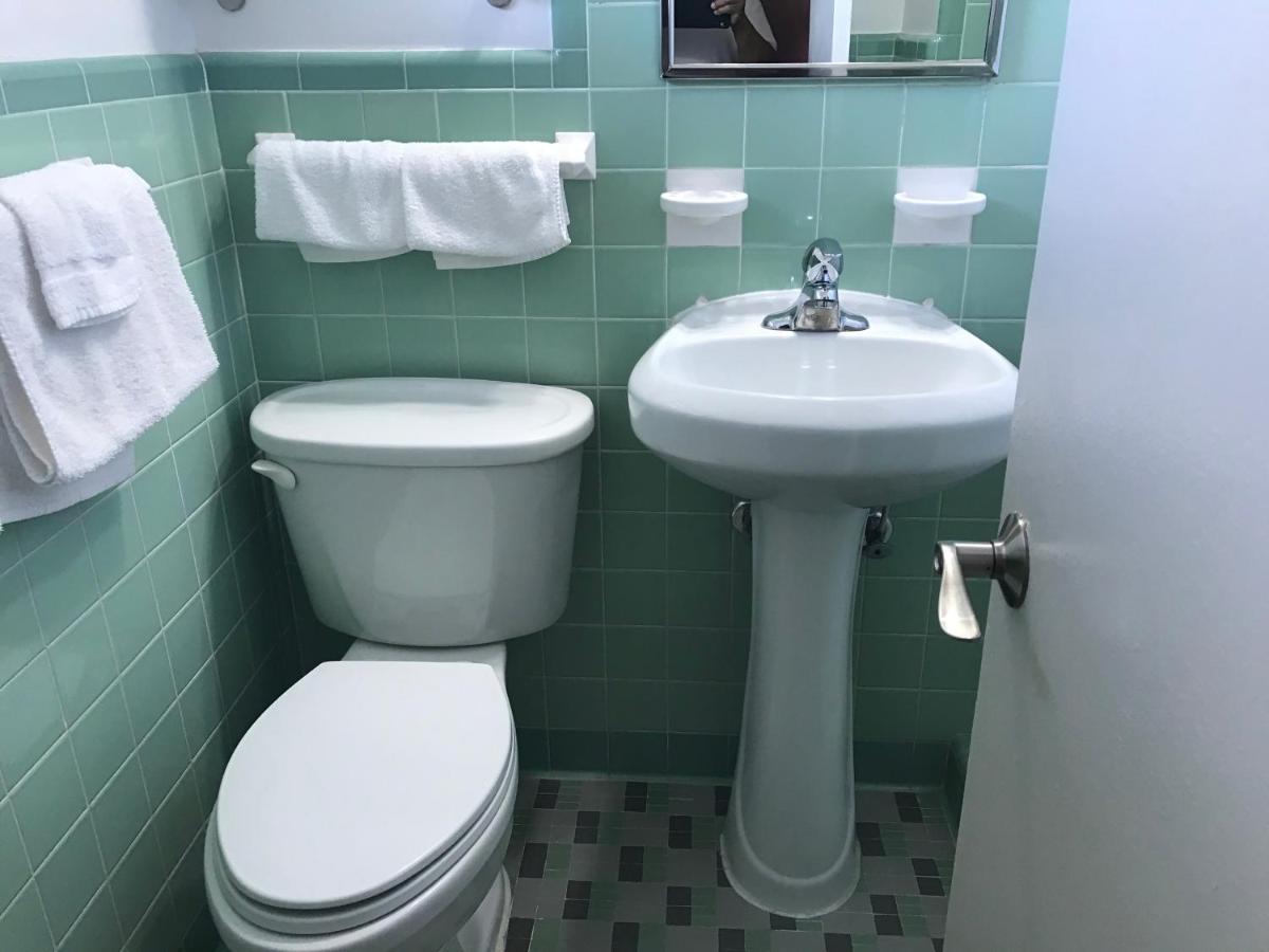 Silver Princess Motel Окала Екстериор снимка