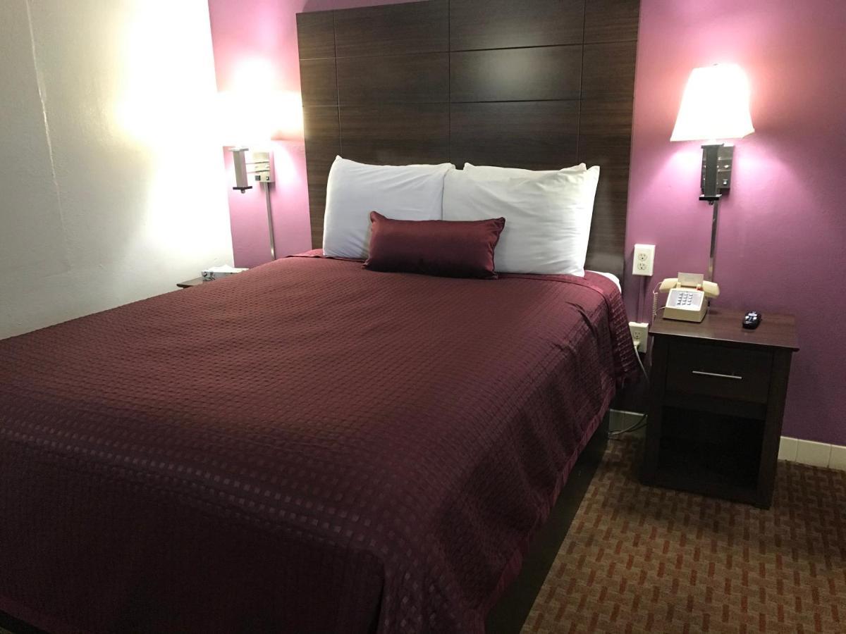 Silver Princess Motel Окала Екстериор снимка