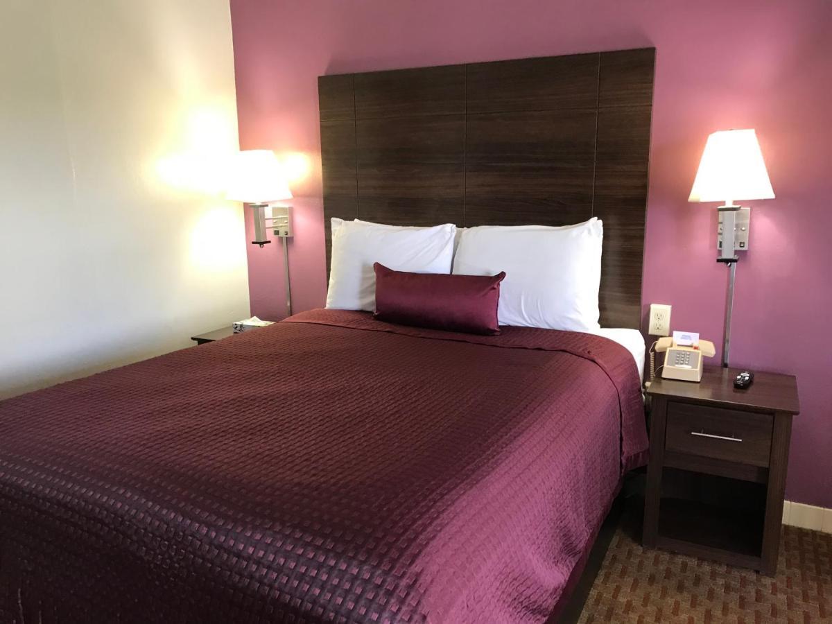 Silver Princess Motel Окала Екстериор снимка