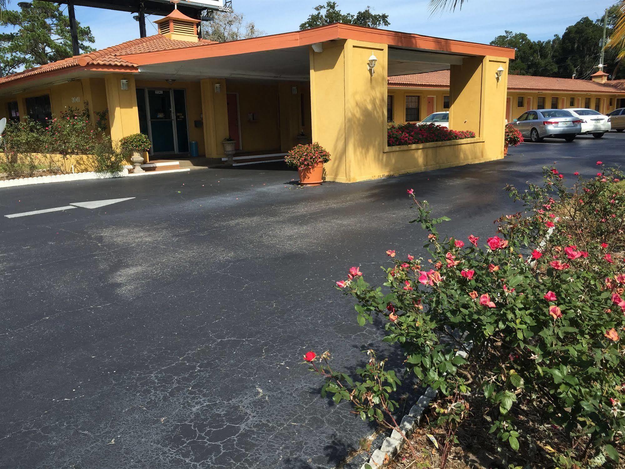 Silver Princess Motel Окала Екстериор снимка